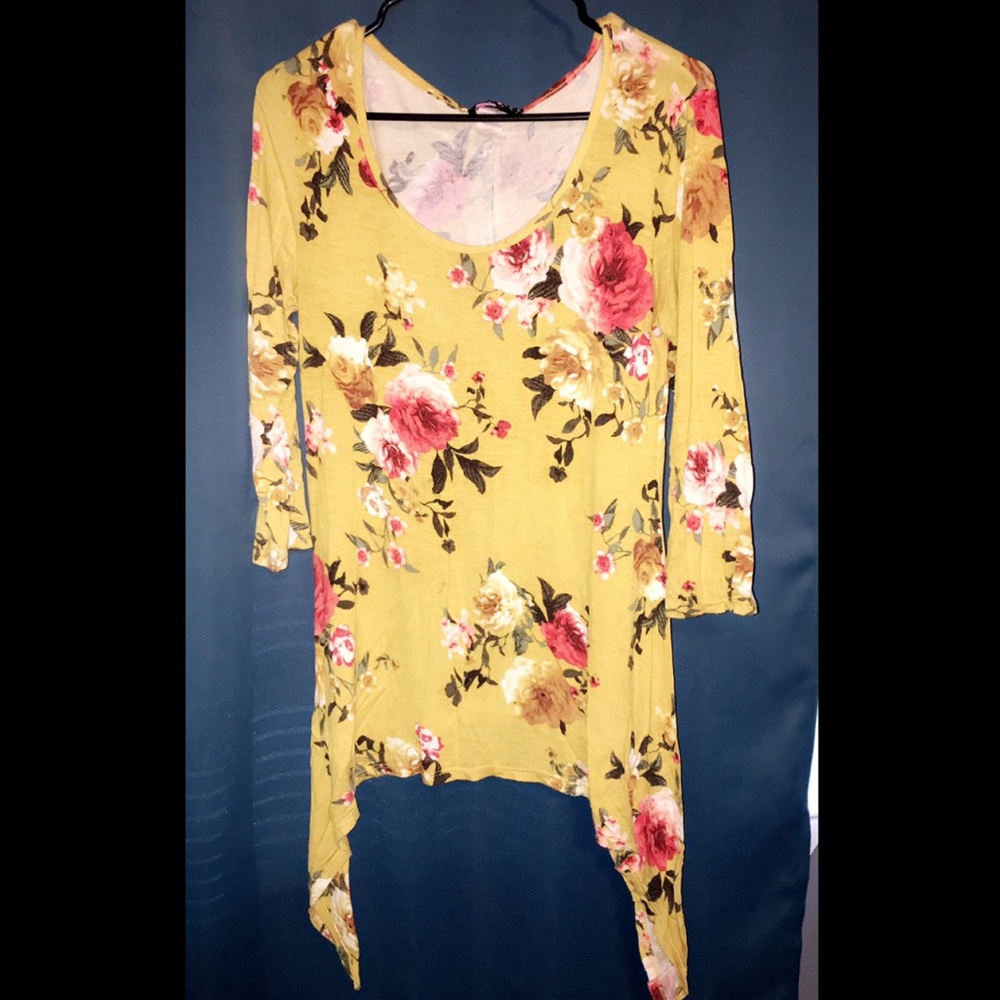 SOLD 3/4 sleeve floral shirt